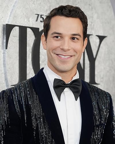 Skylar Astin
